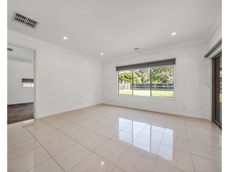 25 Duce Street, Cranbourne East VIC 3977