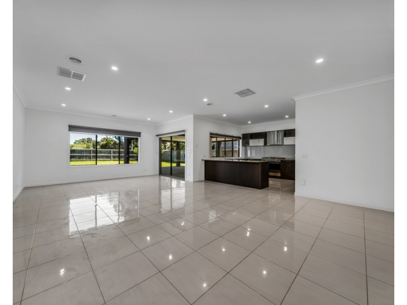 25 Duce Street, Cranbourne East VIC 3977