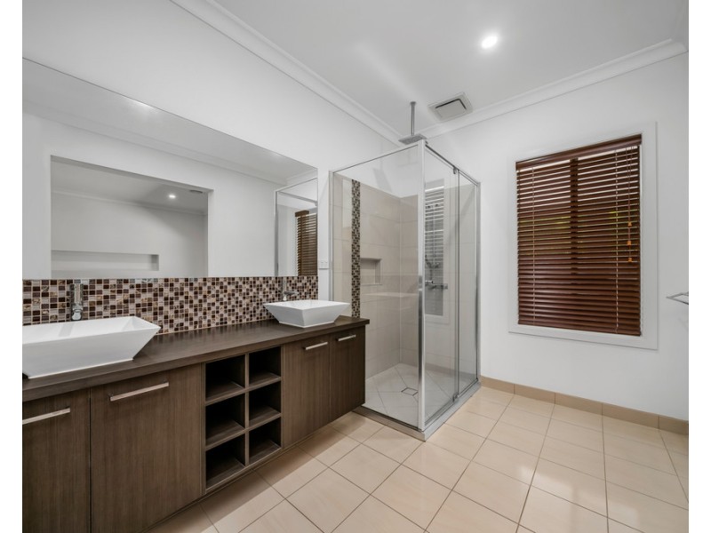 25 Duce Street, Cranbourne East VIC 3977