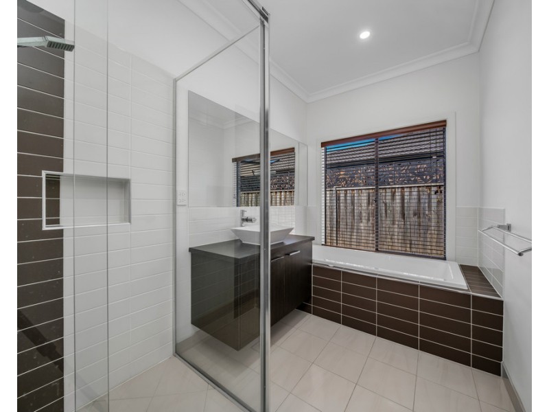 25 Duce Street, Cranbourne East VIC 3977