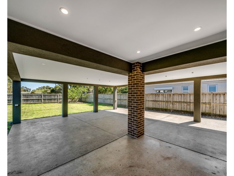 25 Duce Street, Cranbourne East VIC 3977