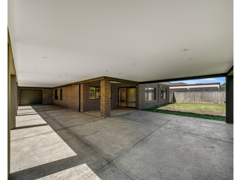 25 Duce Street, Cranbourne East VIC 3977