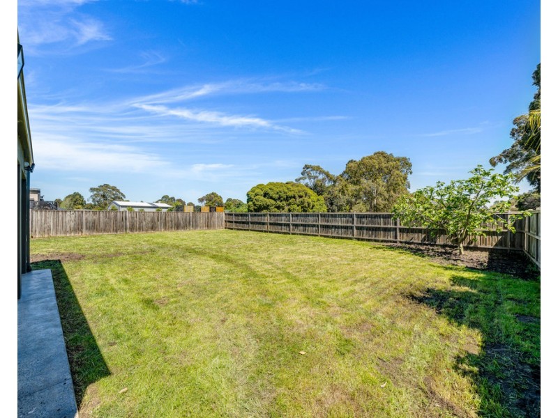 25 Duce Street, Cranbourne East VIC 3977