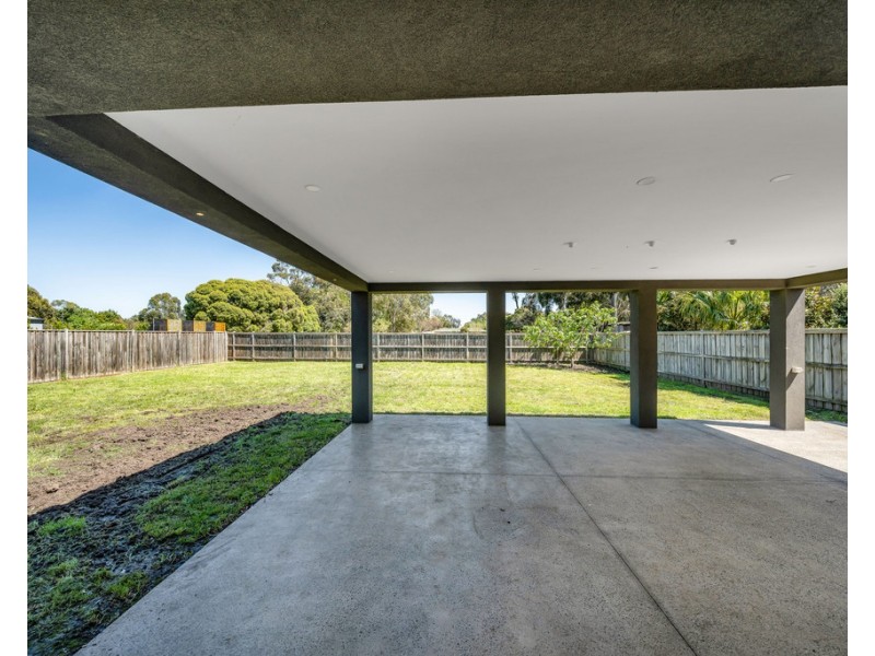 25 Duce Street, Cranbourne East VIC 3977