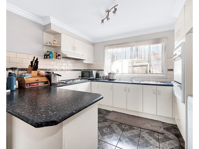 8 Tamworth Court, Cranbourne VIC 3977