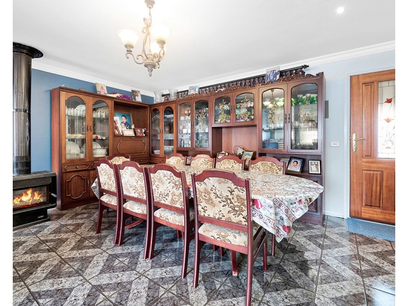 8 Tamworth Court, Cranbourne VIC 3977