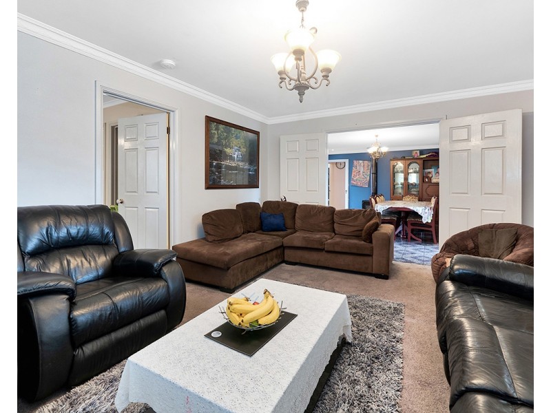 8 Tamworth Court, Cranbourne VIC 3977