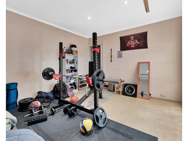 8 Tamworth Court, Cranbourne VIC 3977