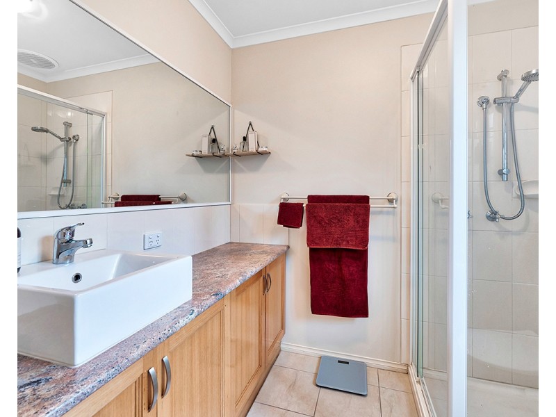 5 Ebony Street, Cranbourne VIC 3977