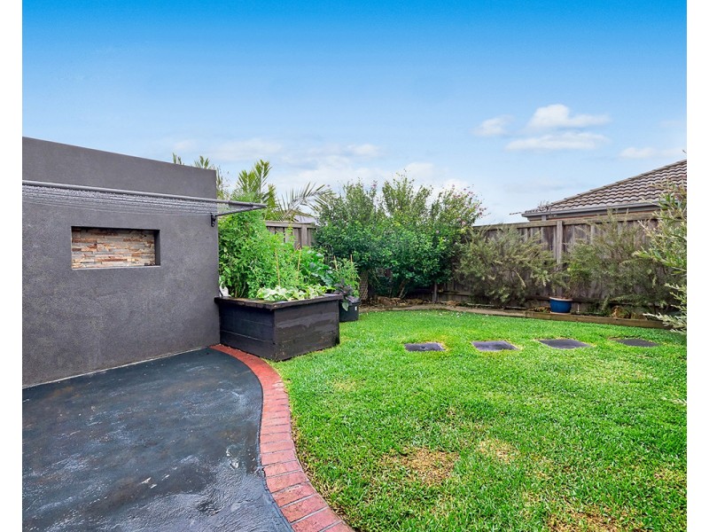 5 Ebony Street, Cranbourne VIC 3977
