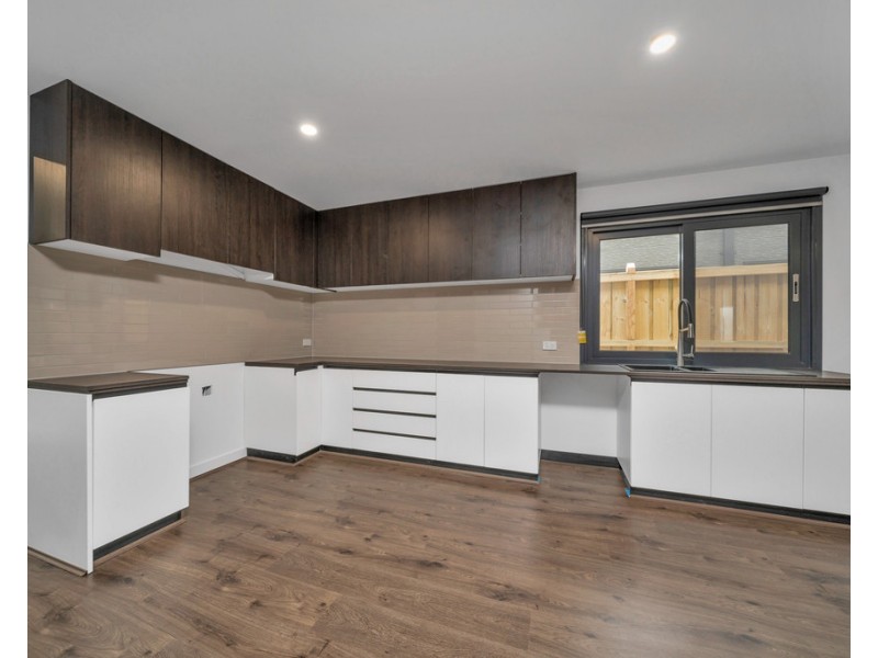 36 Freiberger Grove, Clyde North VIC 3978