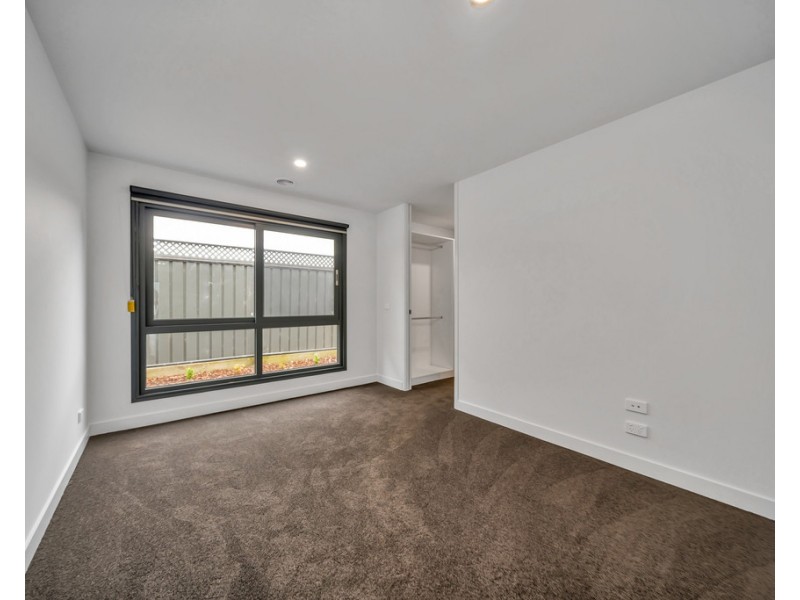 36 Freiberger Grove, Clyde North VIC 3978