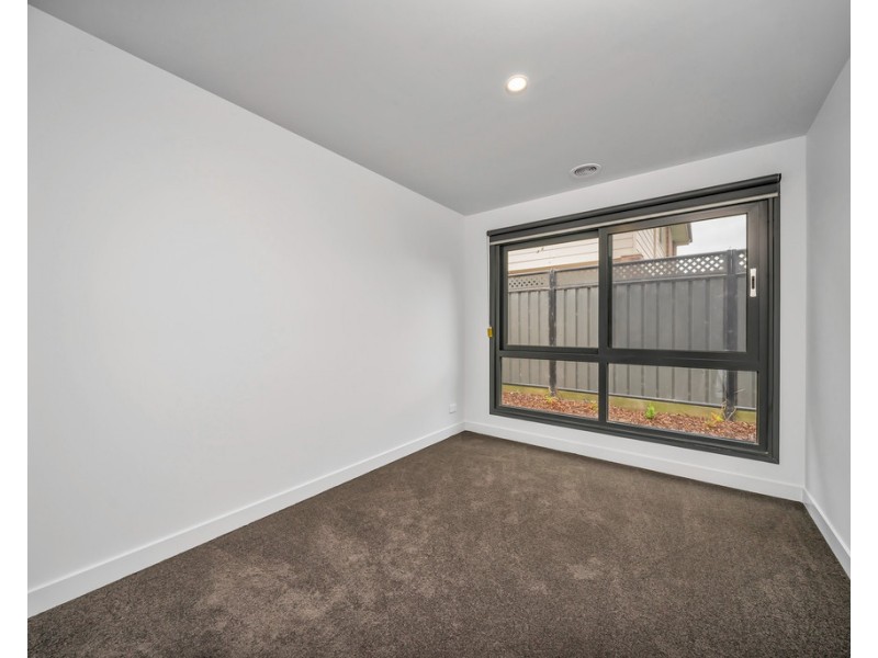 36 Freiberger Grove, Clyde North VIC 3978
