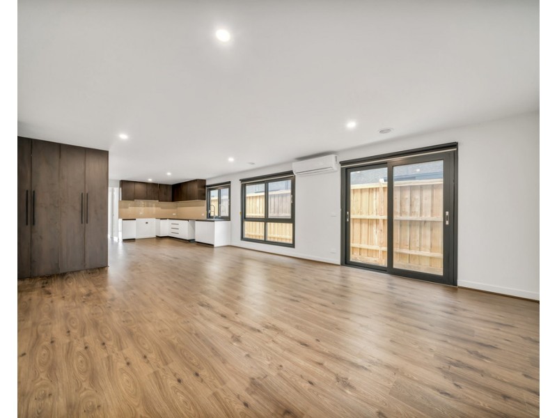 36 Freiberger Grove, Clyde North VIC 3978