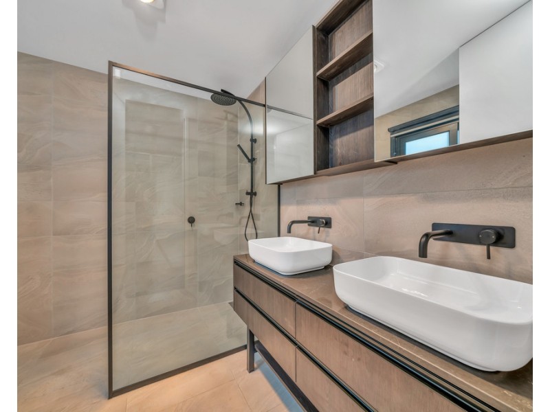 36 Freiberger Grove, Clyde North VIC 3978