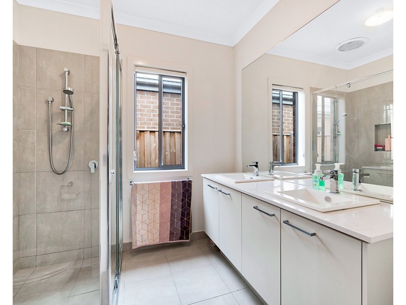 56 Hartleigh Street, Clyde VIC 3978