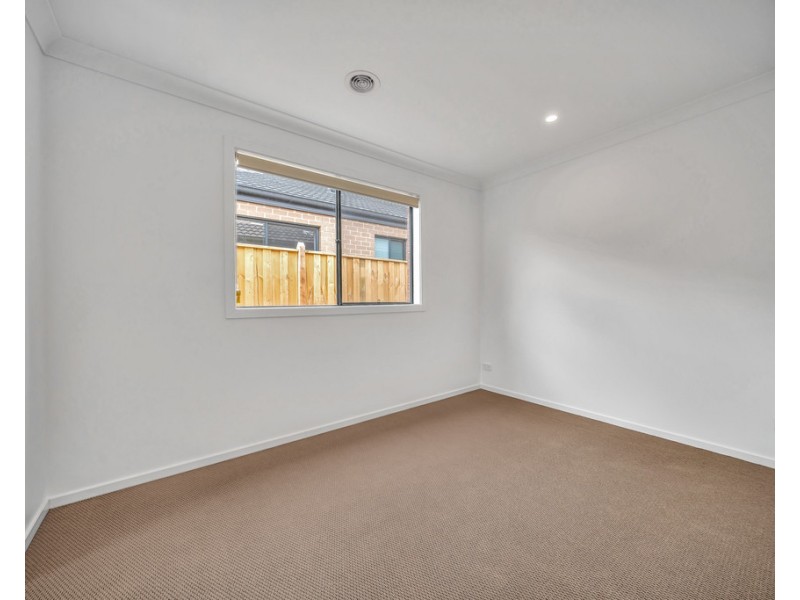 15 Mercury Road, Cranbourne East VIC 3977