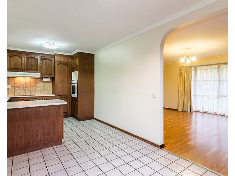 46 Courtenay Ave, Cranbourne North VIC 3977