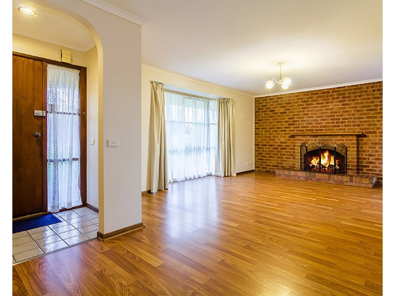 46 Courtenay Ave, Cranbourne North VIC 3977