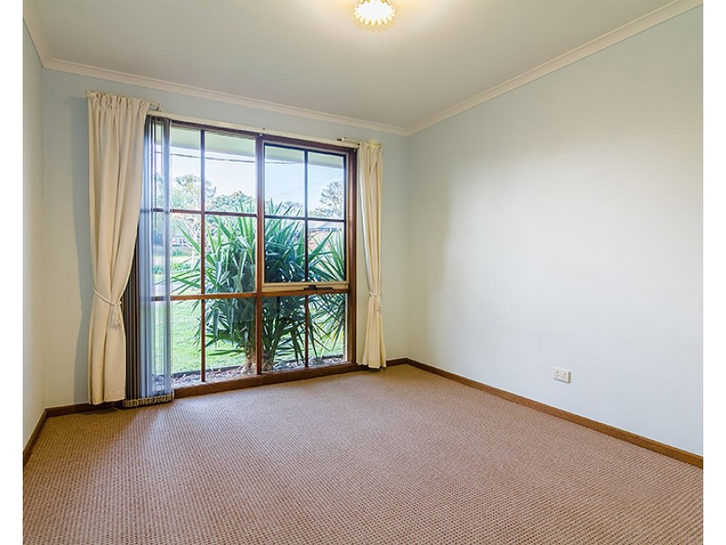 46 Courtenay Ave, Cranbourne North VIC 3977
