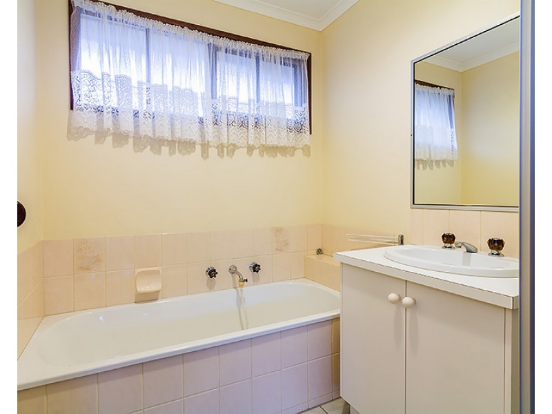 46 Courtenay Ave, Cranbourne North VIC 3977