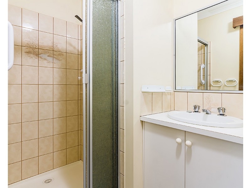 46 Courtenay Ave, Cranbourne North VIC 3977