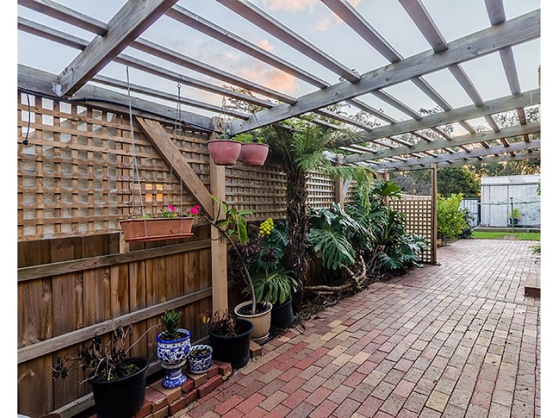 46 Courtenay Ave, Cranbourne North VIC 3977