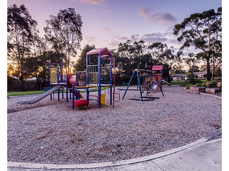 46 Courtenay Ave, Cranbourne North VIC 3977