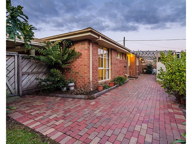 46 Courtenay Ave, Cranbourne North VIC 3977