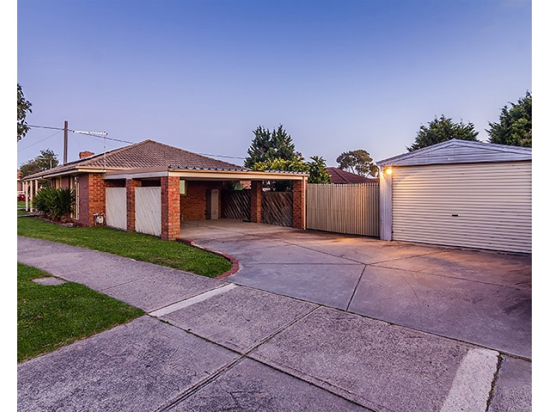 46 Courtenay Ave, Cranbourne North VIC 3977