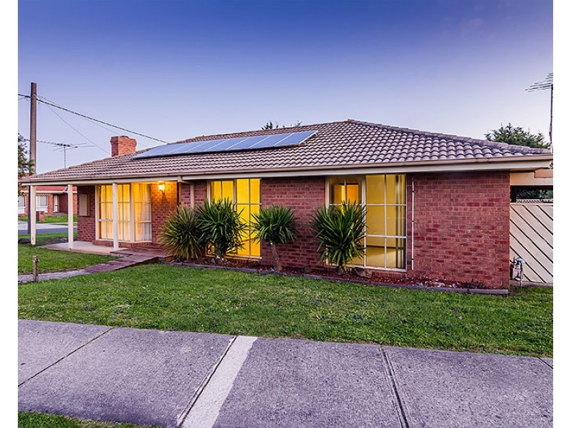 46 Courtenay Ave, Cranbourne North VIC 3977
