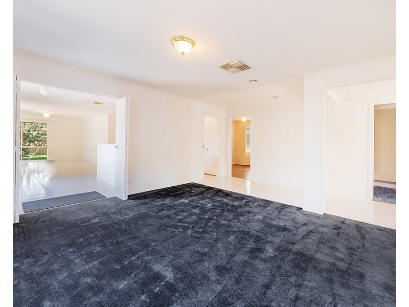 203 Monahans Road, Cranbourne West VIC 3977