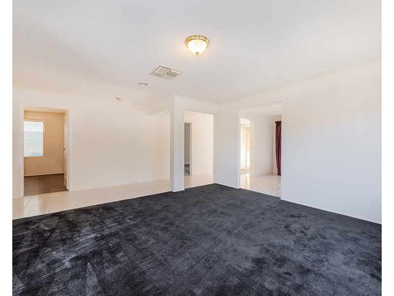 203 Monahans Road, Cranbourne West VIC 3977