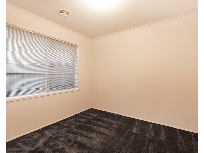 203 Monahans Road, Cranbourne West VIC 3977