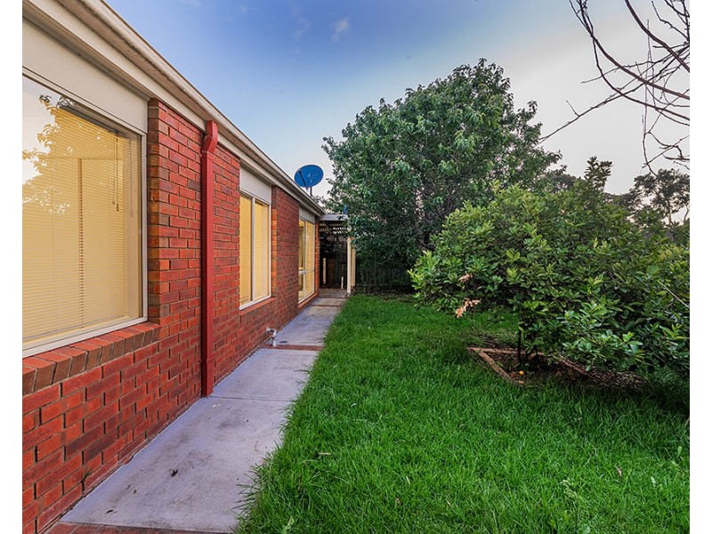 203 Monahans Road, Cranbourne West VIC 3977