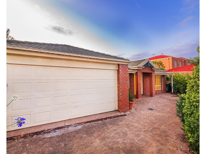 203 Monahans Road, Cranbourne West VIC 3977