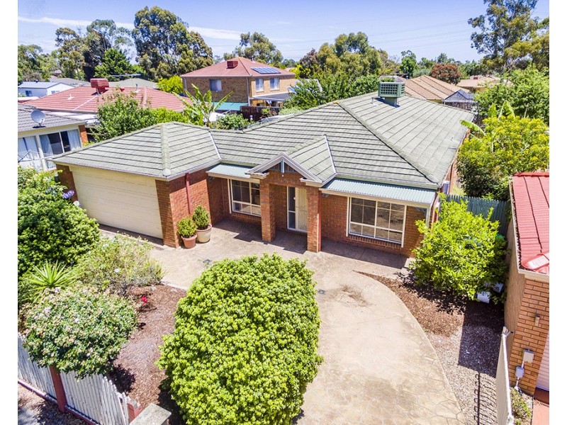 203 Monahans Road, Cranbourne West VIC 3977