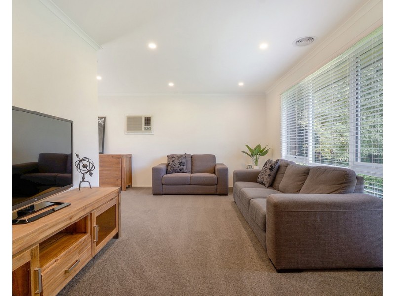 19 Guildford Crescent, Narre Warren VIC 3805