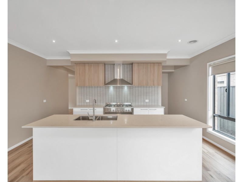 11 Sustain Cct, Lyndhurst VIC 3975