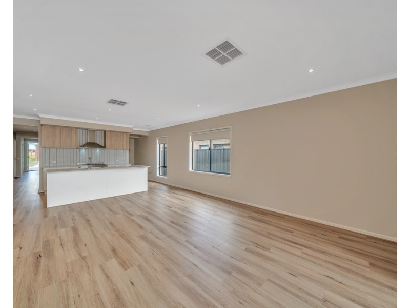 11 Sustain Cct, Lyndhurst VIC 3975