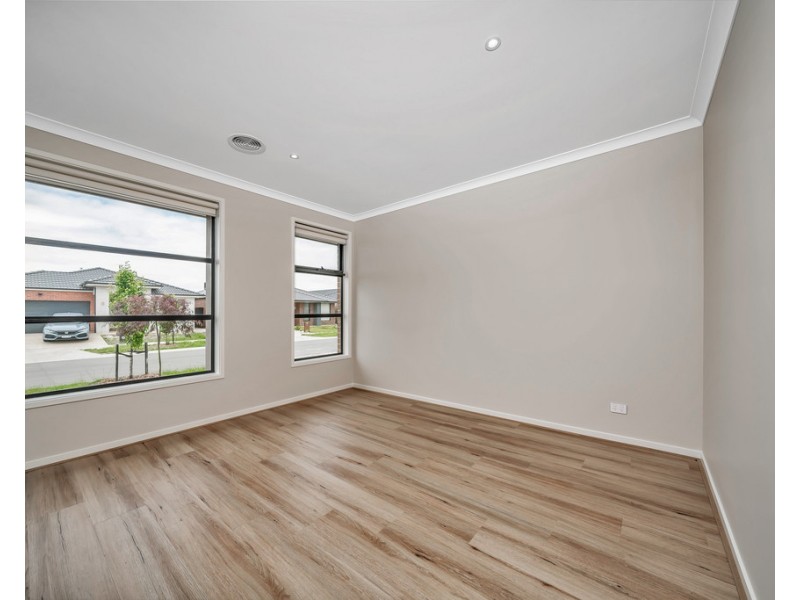 11 Sustain Cct, Lyndhurst VIC 3975