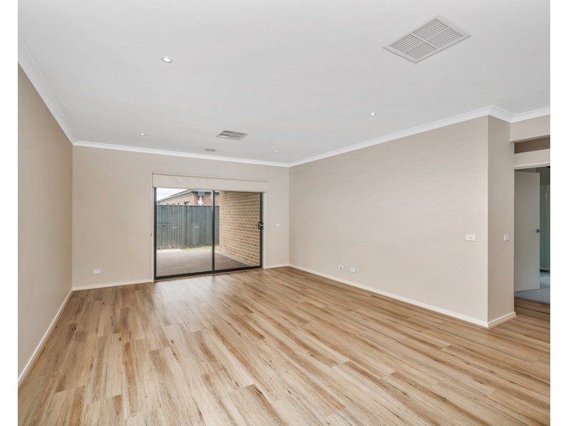 11 Sustain Cct, Lyndhurst VIC 3975