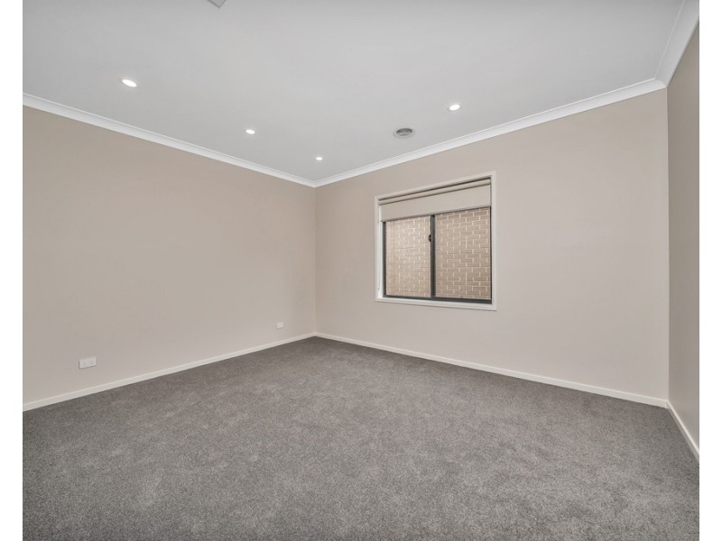 11 Sustain Cct, Lyndhurst VIC 3975