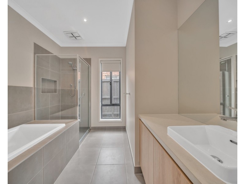 11 Sustain Cct, Lyndhurst VIC 3975