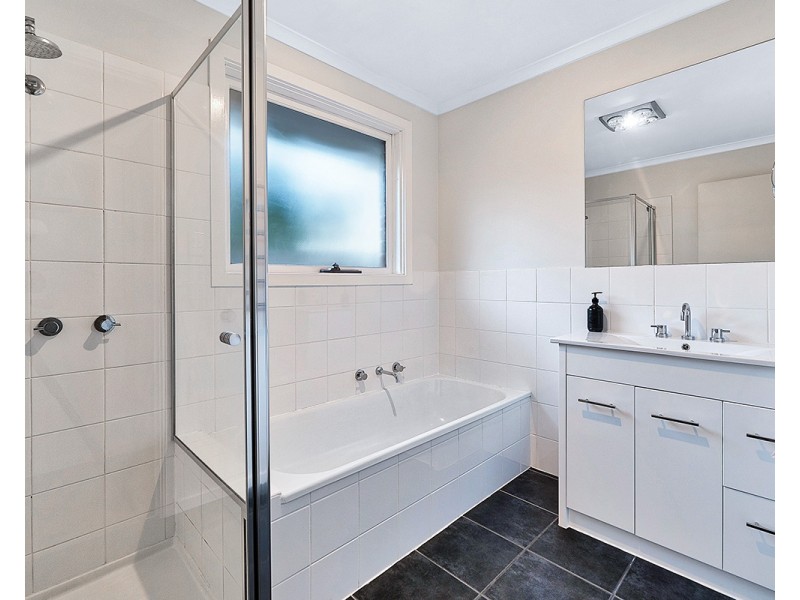 23 Ravensthorpe Crescent, Narre Warren VIC 3805