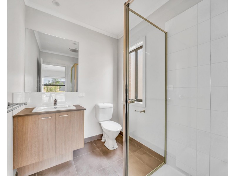 7 Punt Way, Clyde North VIC 3978