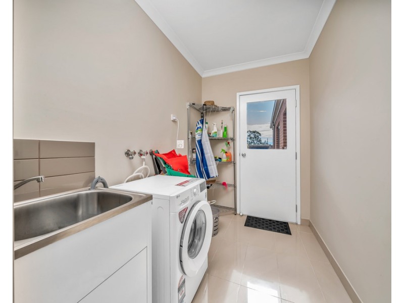 8 Mahal Dr, Clyde North VIC 3978