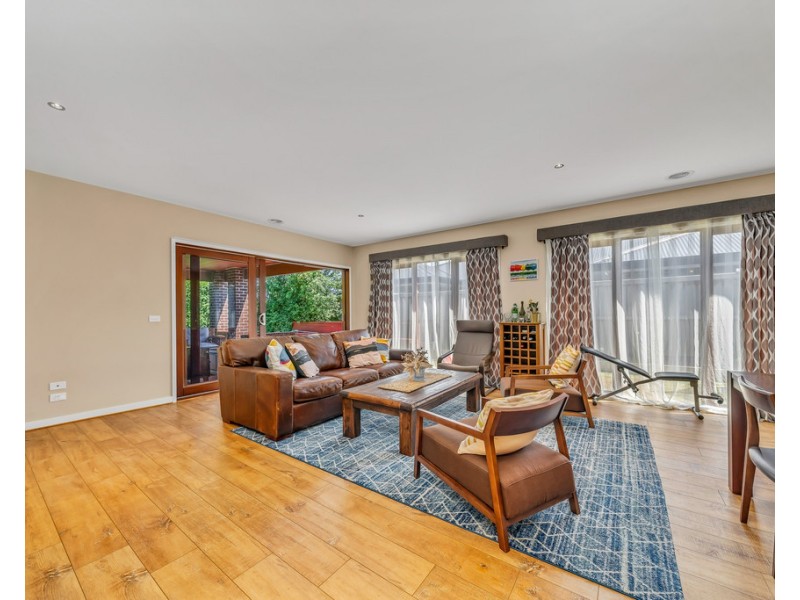 27 Hayton Park, Cranbourne West VIC 3977