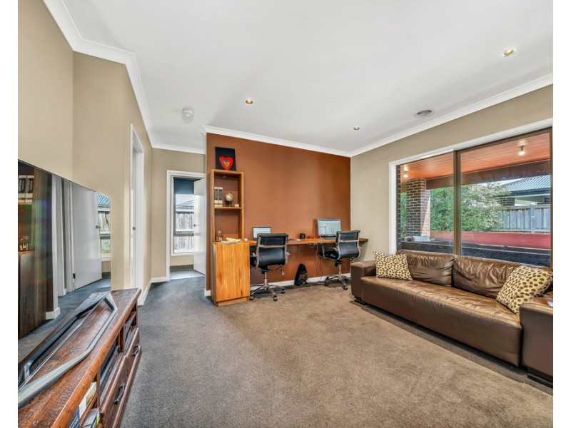 27 Hayton Park, Cranbourne West VIC 3977