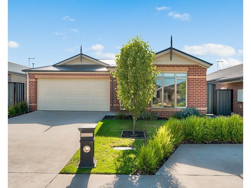 6 Naso Place, Clyde North VIC 3978
